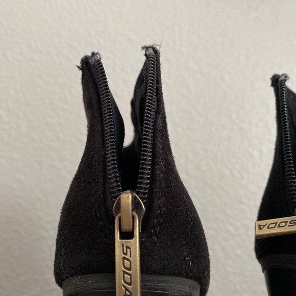 Boots - Picture 3 of 3